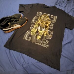 Mens size 12 pumas with matching mens XL tiger  tshirt